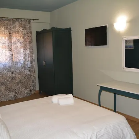 Zarouchla Inn Ξενοδοχείο *