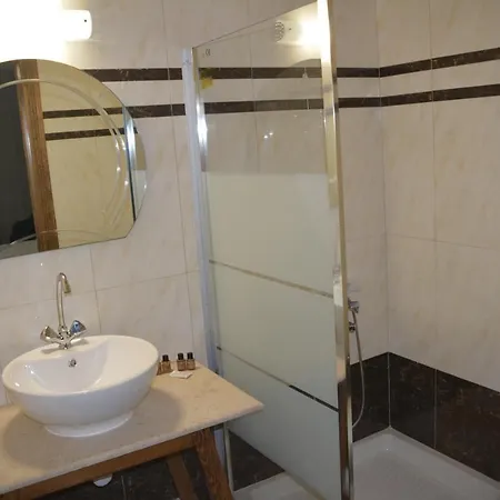 Ξενοδοχείο Zarouchla Inn *