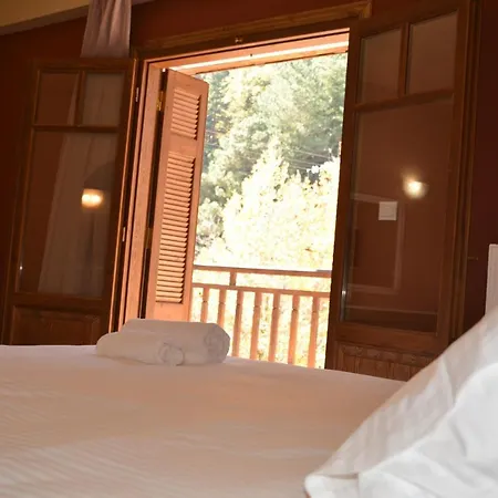 Zarouchla Inn Ξενοδοχείο *