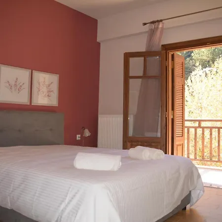 Zarouchla Inn Szálloda *