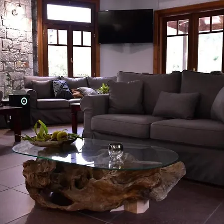 Ξενοδοχείο Zarouchla Inn *