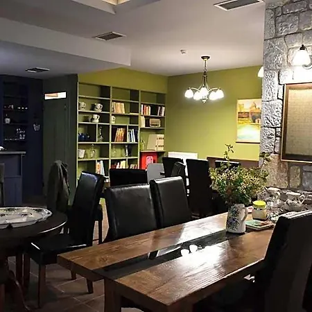 Ξενοδοχείο Zarouchla Inn