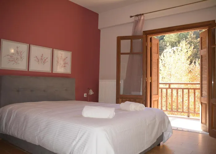 Zarouchla Inn Szálloda *